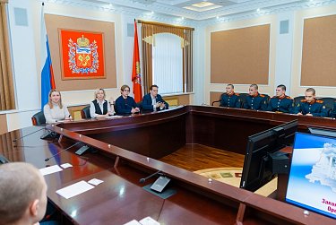 Кадеты заняли кресла парламентариев